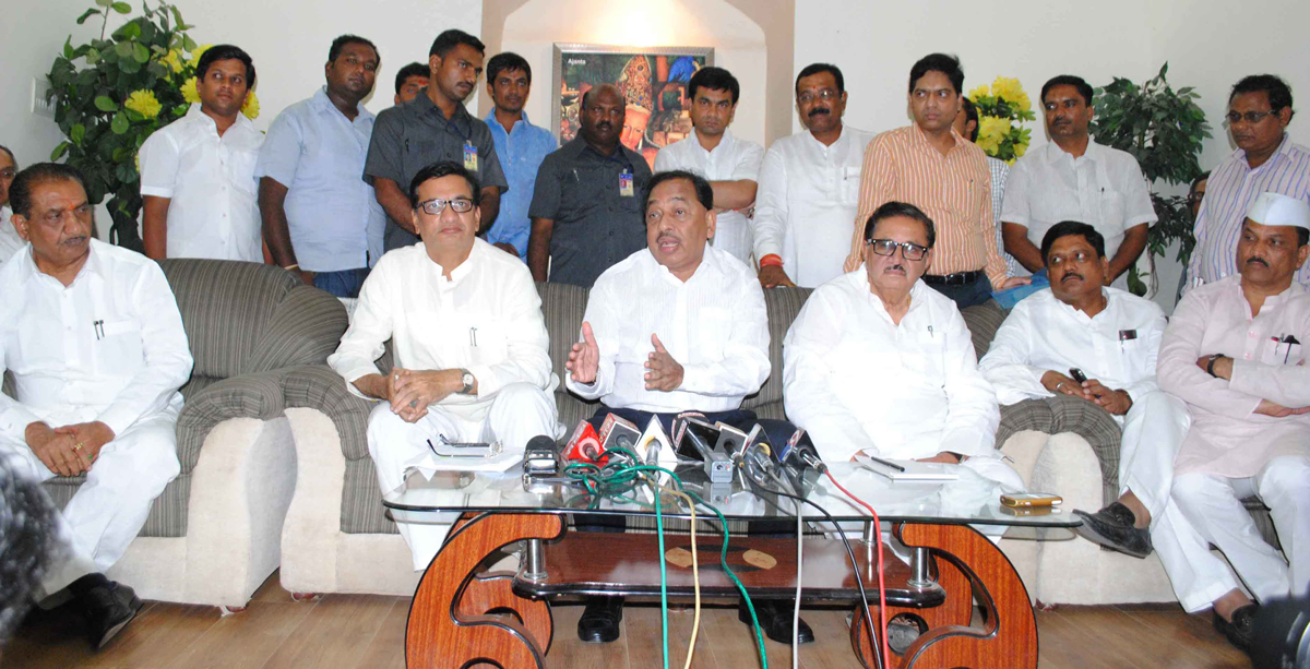 MINISTER NARAYANRAO RANE DURING MARATHA AARAKSHAN SAMITI MEETING AT AURANGABAD.