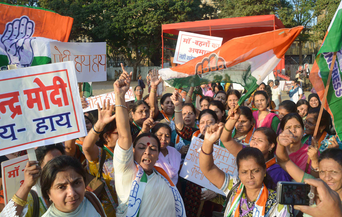 MUMBAI REGIONAL MAHILA CONGRESS PROTEST AGAINST GUJARAT CHIEF MINISTER NARENDRA MODI AT AZAD MAIDAN CST.