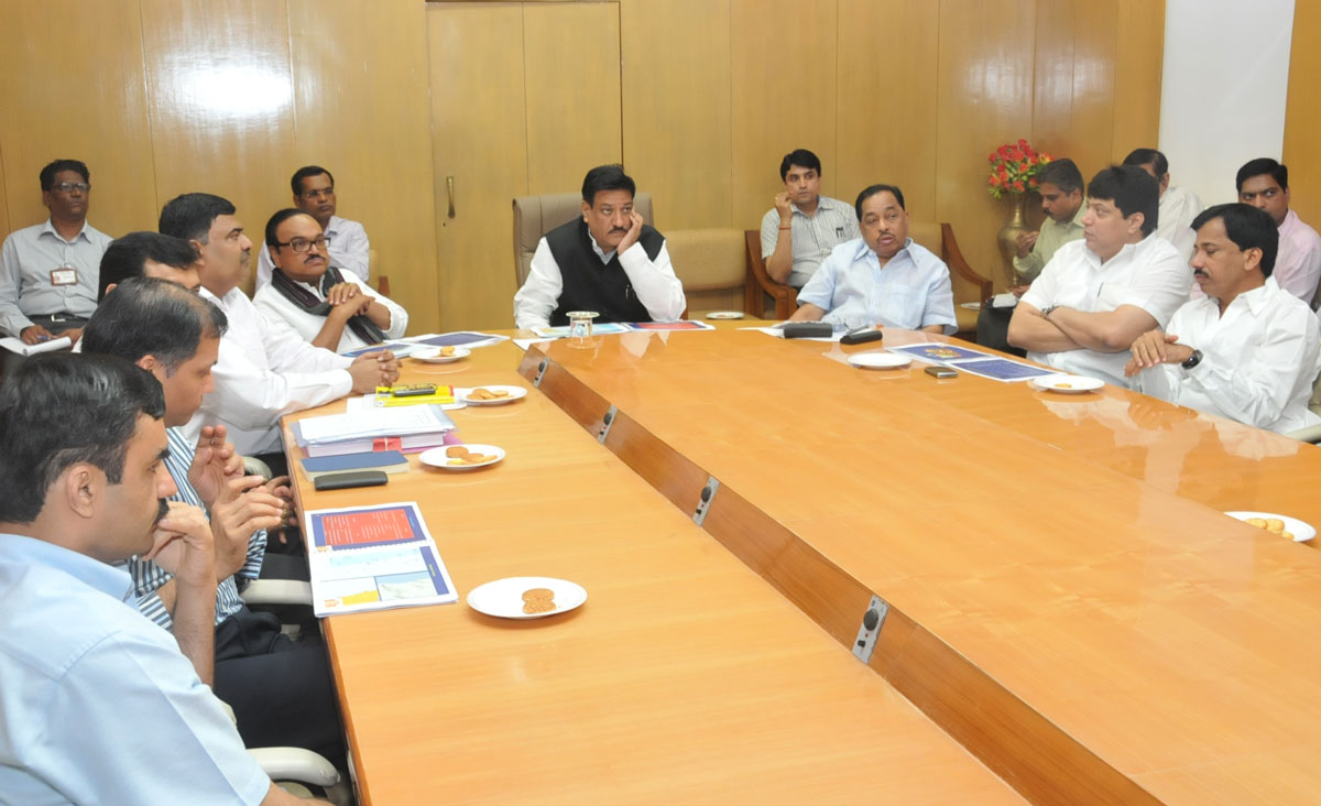 CHIEF MINISTER PRITHVIRAJ CHAVAN,MINISTER NARAYANRAO RANE & MINISTER CHAGAN BHUJBAL AT MANTRALAYA.