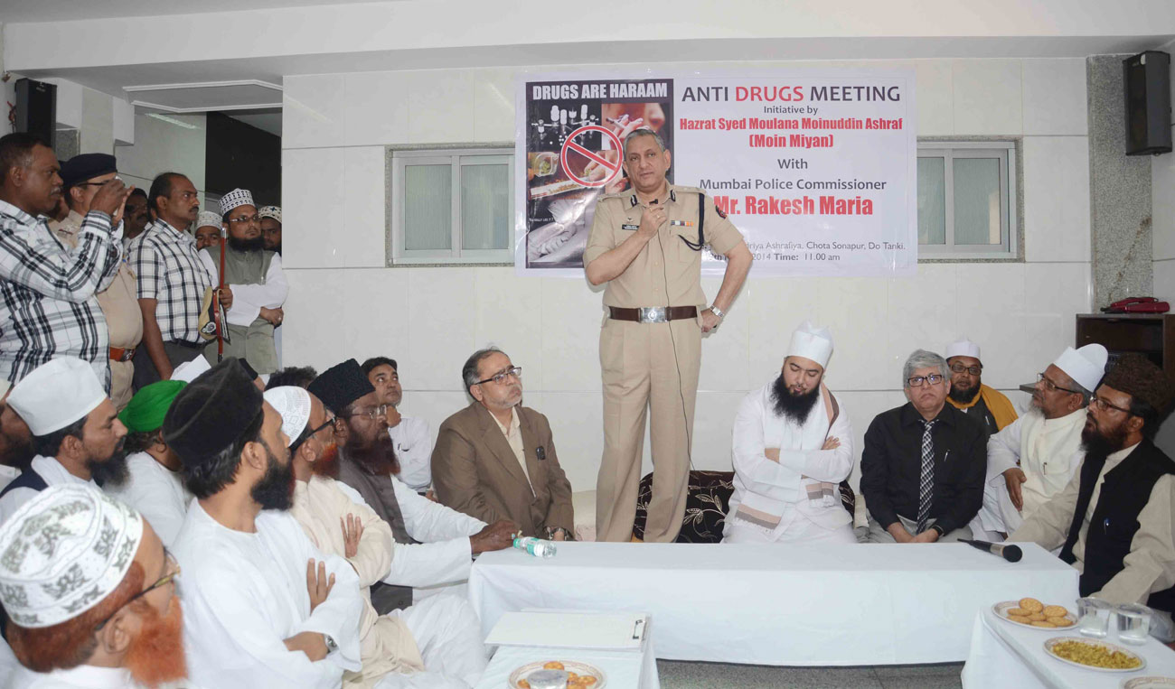 Anti Drugs Meeting Initiative Hajrat Sayed Moulana Moinuddin Ashraf (Moin Miyan) with Mumbai Police Commissioner Rakesh Maria at Chota Sonapur Do Tanki.