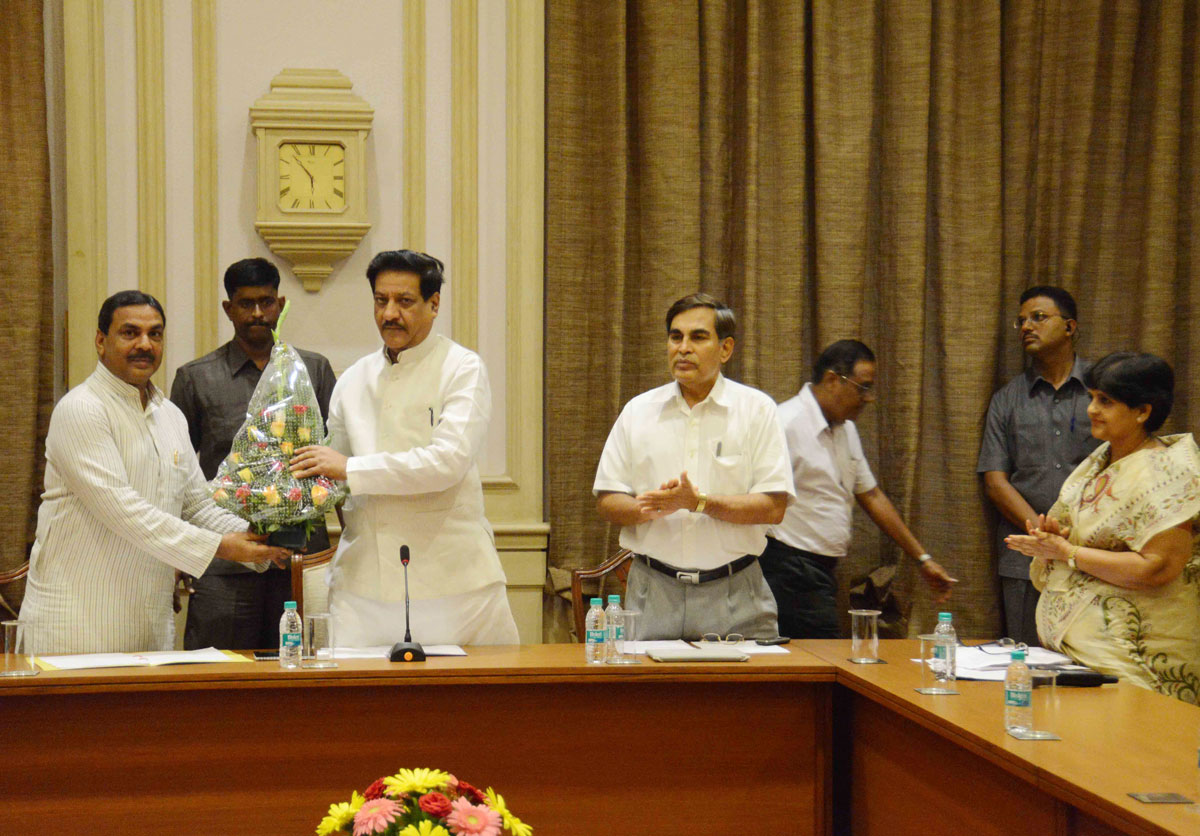 Chief Minister Prithviraj Chavan & Minority Minister Mohd.Arif Naseem Khan at Sahyadri Guest House.