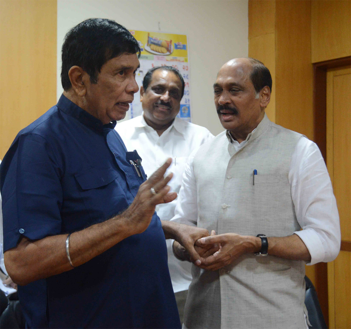 AICC Senior Leader Oscar Fernandes Meets MPCC President Manikrao Thakare at Tilak Bhavan Dadar.