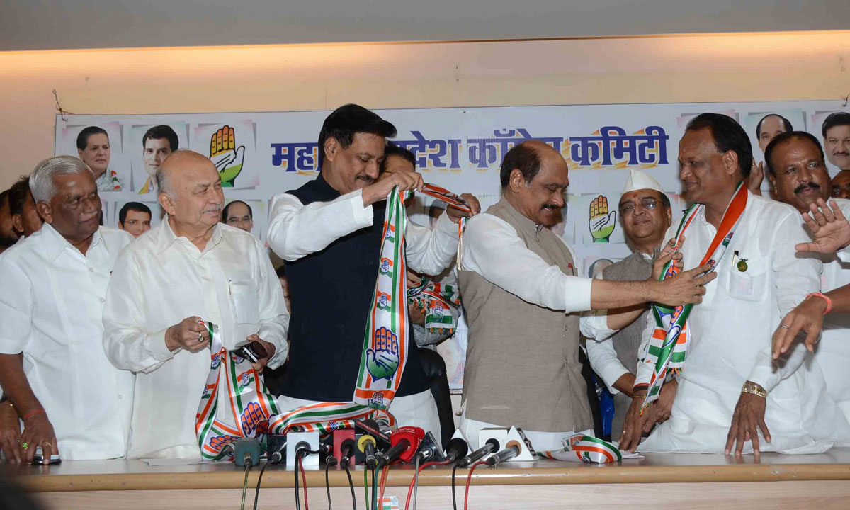 Independent MLA's Joint Congress Party At MPCC Gandhi Bhavan Mumbai.