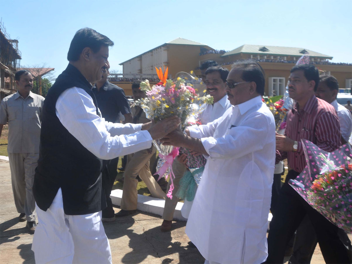 CHIEF MINISTER PRITHVIRAJ CHAVAN MPCC PRESIDENT MANIKRAO THAKRE & MINISTER NARAYANRAO RANE AT KANKAVLI.