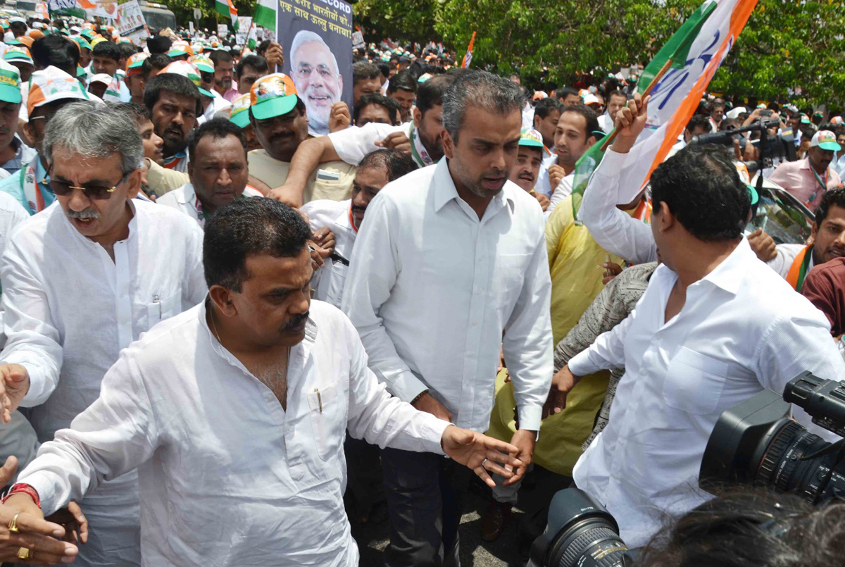 Mumbai Congress Protest Against "Suit Boot Ki Sarkar".