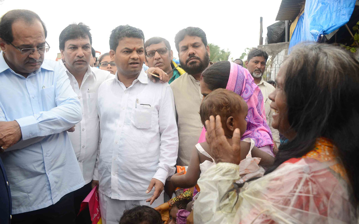 Opposition Party Leader Radhakrishna Vikhe Patil visit Malvani.