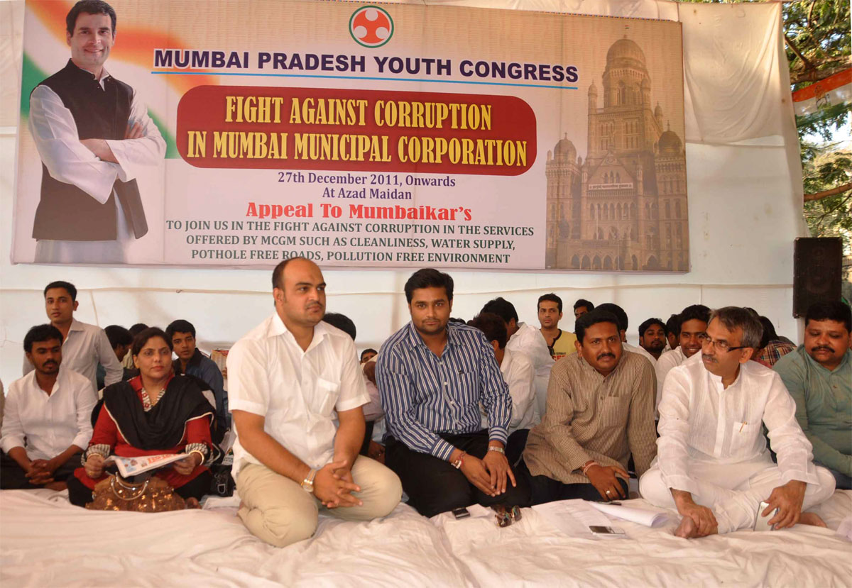 MUMBAI YOUTH CONGRESS PROTEST AGAINST CORRUPTION IN BMC AT AZAD MAIDAN.