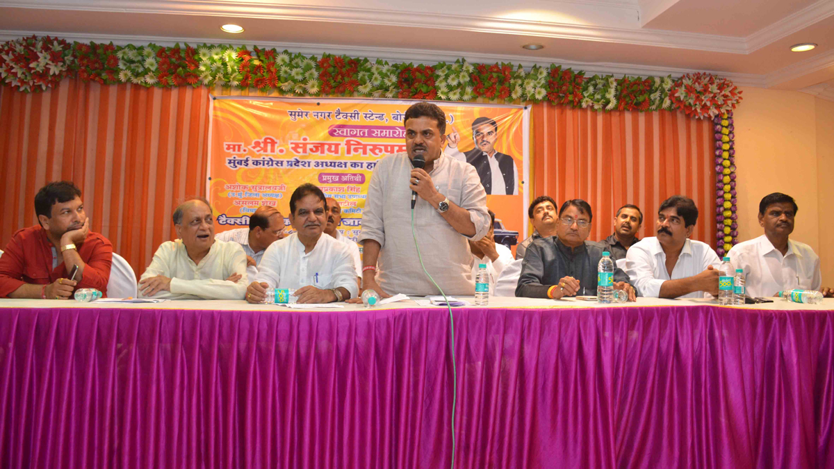MRCC President Sanjay Nirupam during Taxi Union Meeting at Borivali.