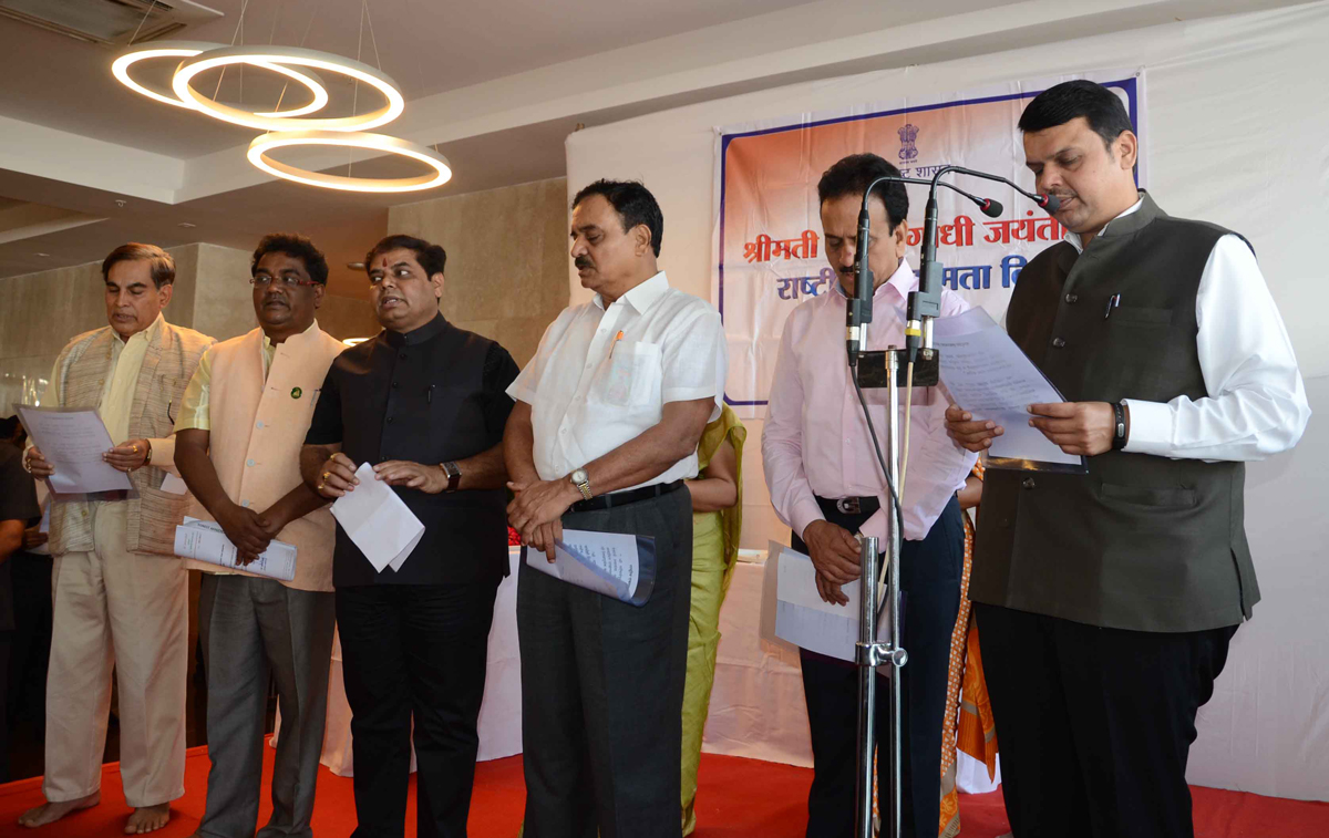 Chief Minister Devendra Fadnavis Paying Tribute on Birth Anniversary of Late.Prime MInister Of India Smt.Indira Gandhi & Ekatmata Din  at Mantralaya.