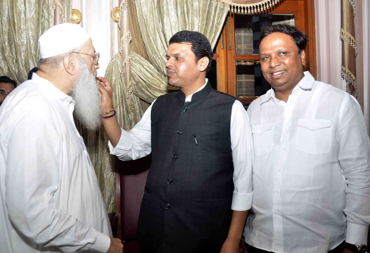 Chief Minister Devendra Fadnavis attended Ramzan Roza Iftaar Party at Bandra.