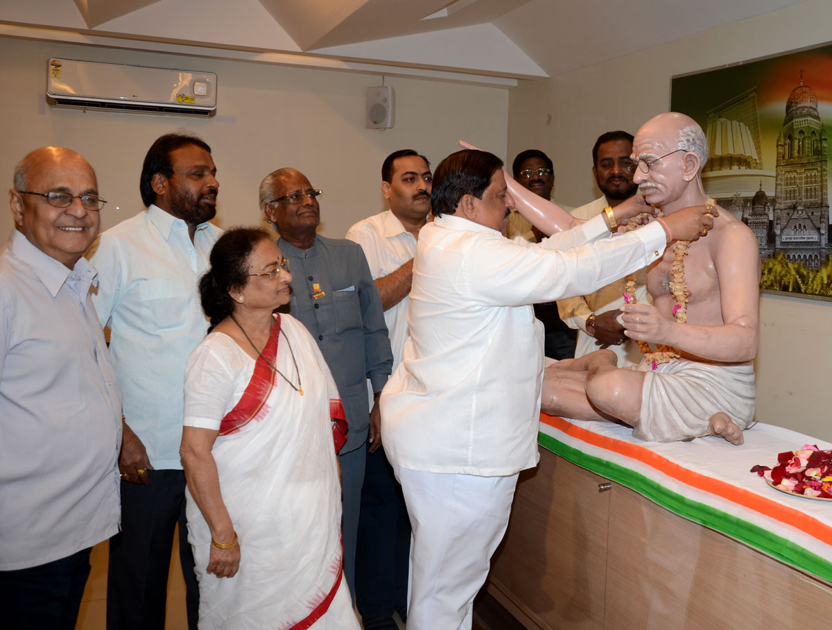 TRIBUTE TO FATHER OF NATION MAHATAMA GANDHI ON HIS DEATH ANNIVERSARY AT RAJIV GANDHI BHAVAN AZAD MAIDAN.
