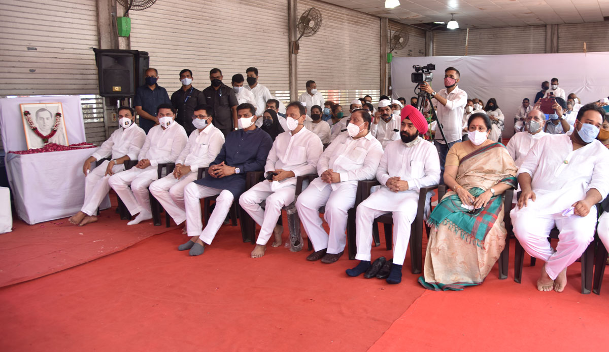 Congress Party Leaders Paying Tribute to Former Prime Minister Rajiv Gandhi on his Death Anniversary.