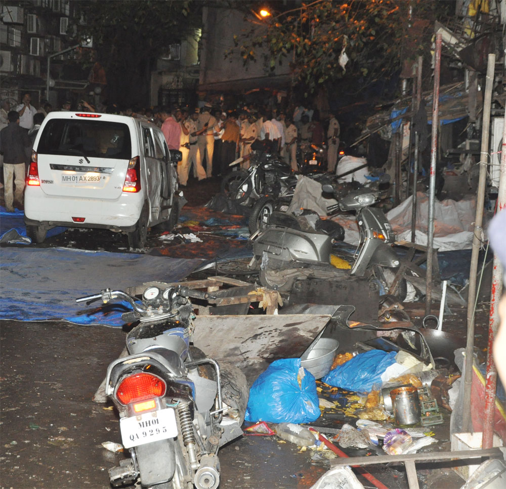 BOMB BLAST IN MUMBAI MUMBADEVI.