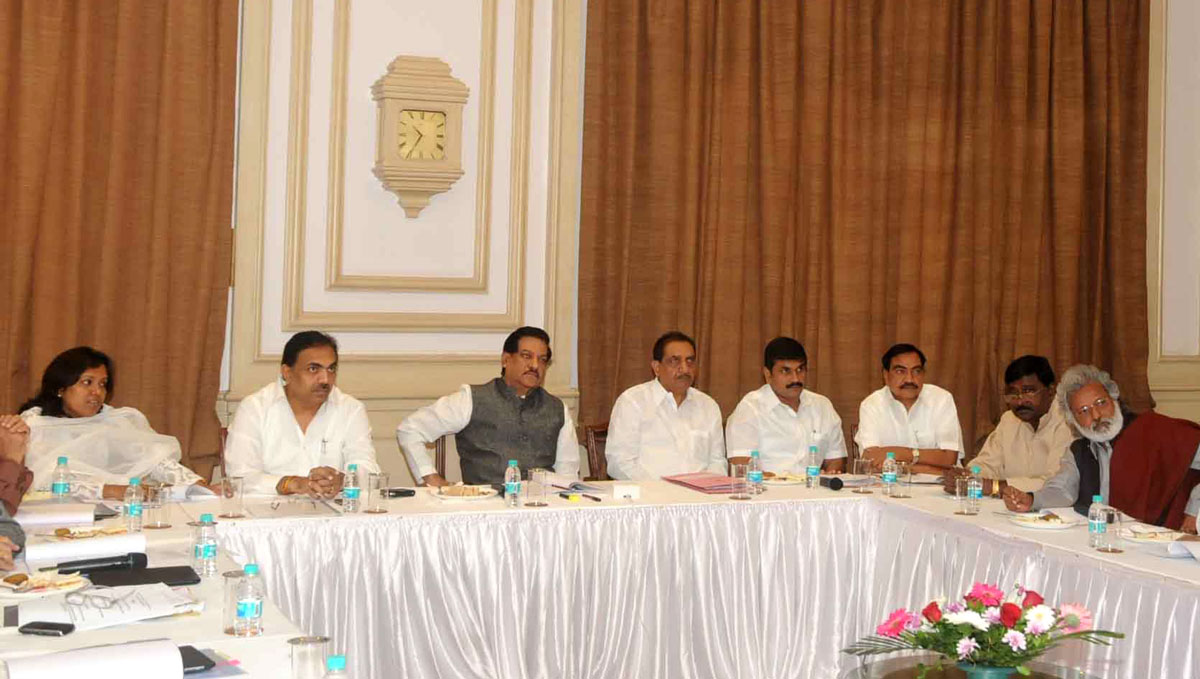 CHIEF MINISTER PRITHVIRAJ CHAVAN AT SAHYADRI GUEST HOUSE TO DISCUSS ON BEAUTIFICATION OF CHAITYBHOOMI ISSUE.