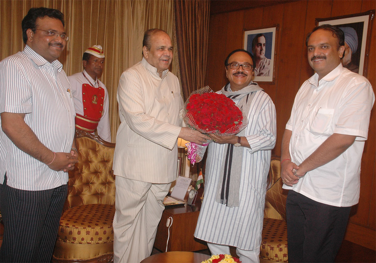 GOVERNOR K. SHANKARNARAYANAN & MIN.CHAGAN BHUJBAL AT RAJBHAVAN.