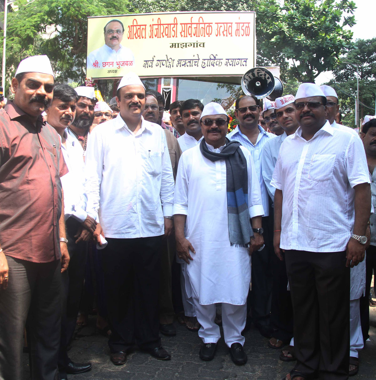 MINISTER.CHAGAN BHUJBAL,MP.SAMEER BHUJBAL & MLA.PANKAJ BHUJBAL IN GANPATI VISARJAN RALLY .