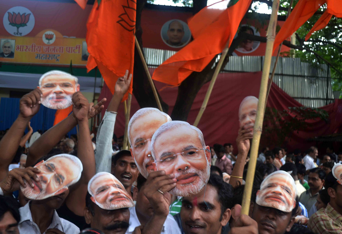 BJP PARTY WORKERS CELEBRATION AT NARIMAN POINT.
