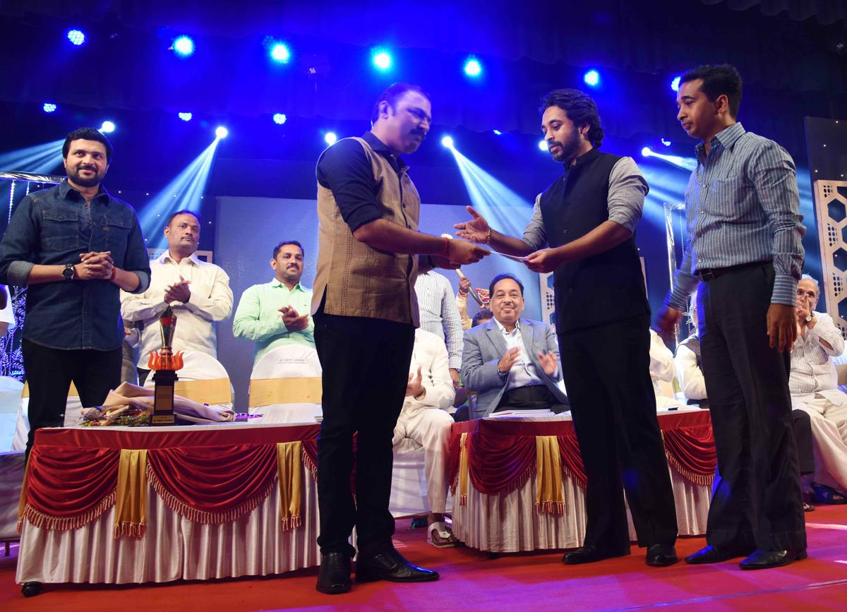 Prahaar Bhushan Awards at Yashwantrao Natyagurh Matunga.