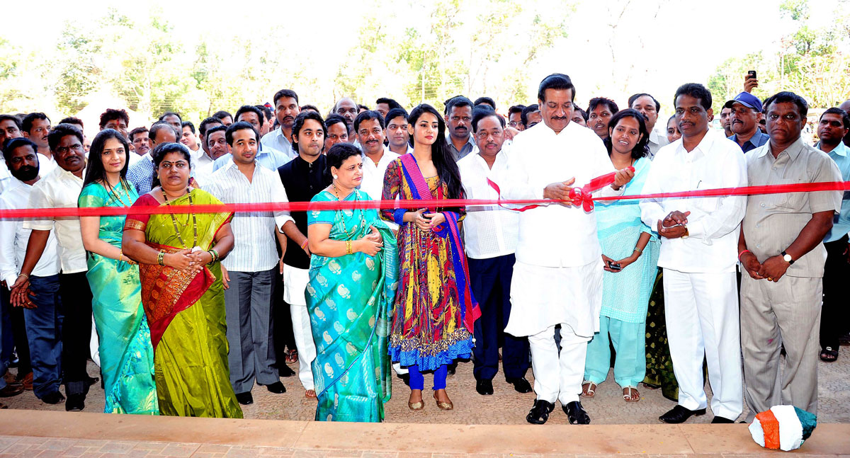 CHIEF MINISTER PRITHVIRAJ CHAVAN & MIN.NARAYA​N RANE IN SINDUDURGH KOKAN.
