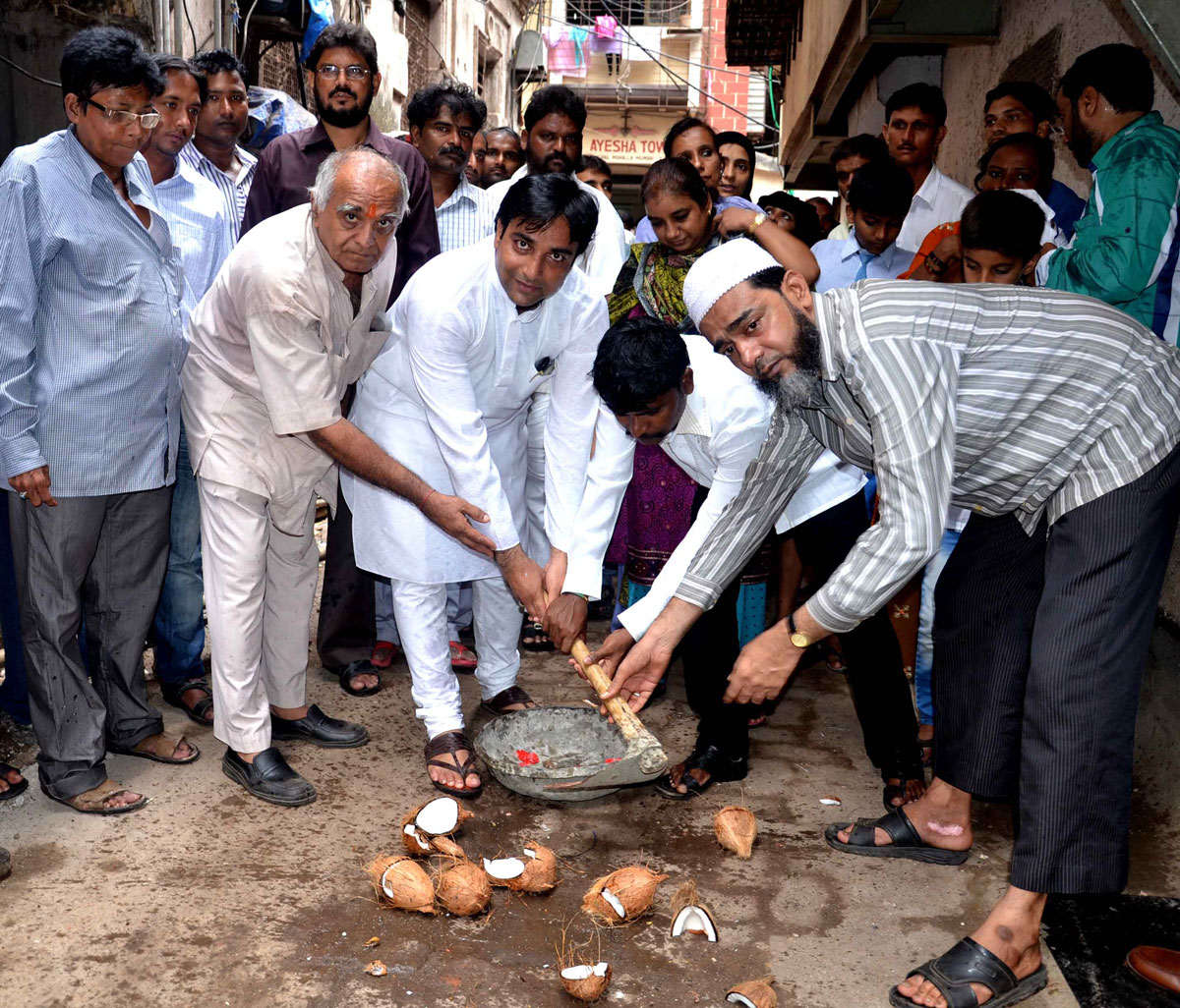 WARD NO 223 MUNICIPAL CORPORATER JAVED JUNEJA AT MAJID BANDAR.