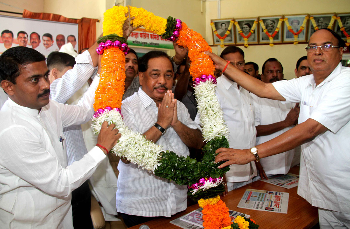 MINISTER NARAYANRAO RANE IN JANTA DARBAR AT ALIBAUGH.