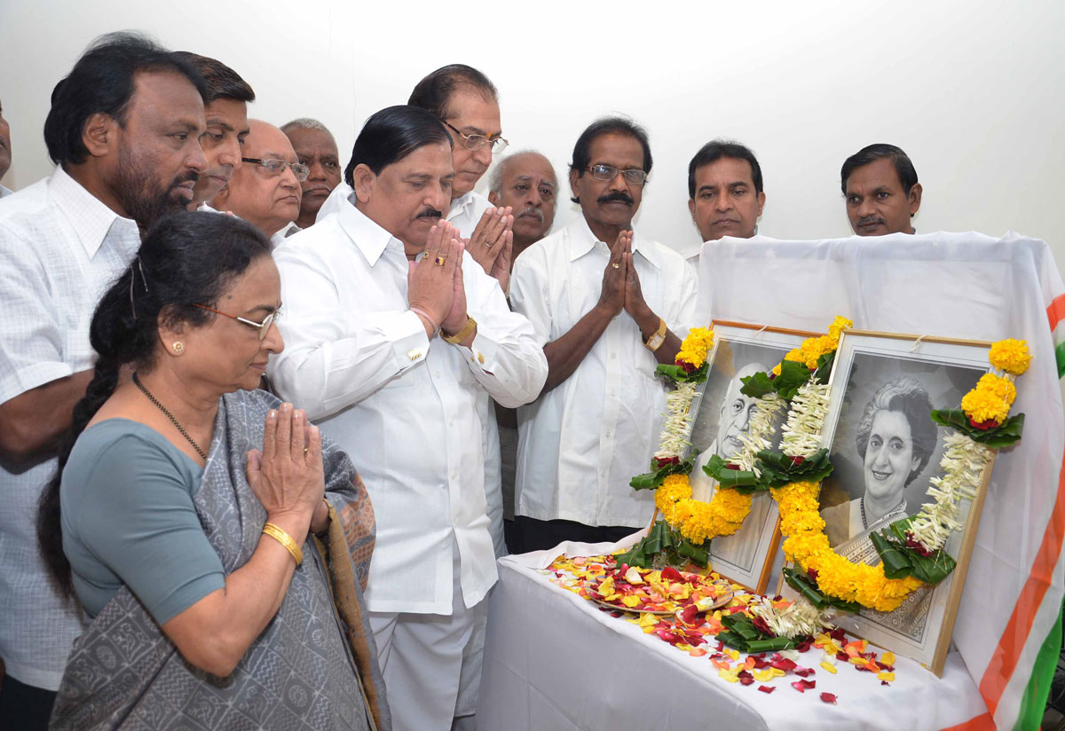 MUMBAI CONGRESS PAYING TRIBUTE ON DEATH ANNIVERSARY OF PM LATE SMT.INDIRA GANDHI & BIRTH ANNIVERSARY OF LATE.VALLABHAI PATEL.