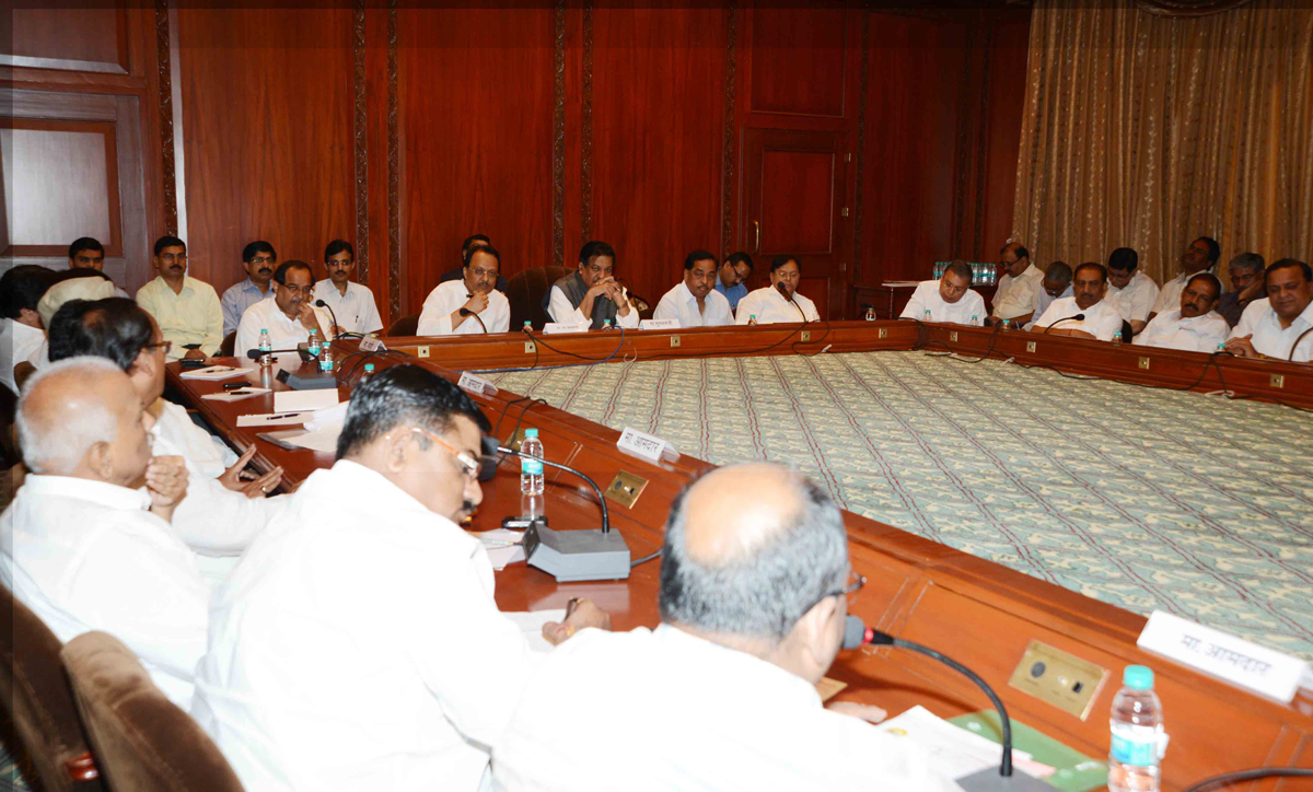 CHIEF MINISTER PRITHVIRAJ CHAVAN & DY.CHIEF MINISTER AJITDADA PAWAR & OTHER'S MINISTER AT SAHYADRI GUEST HOUSE.