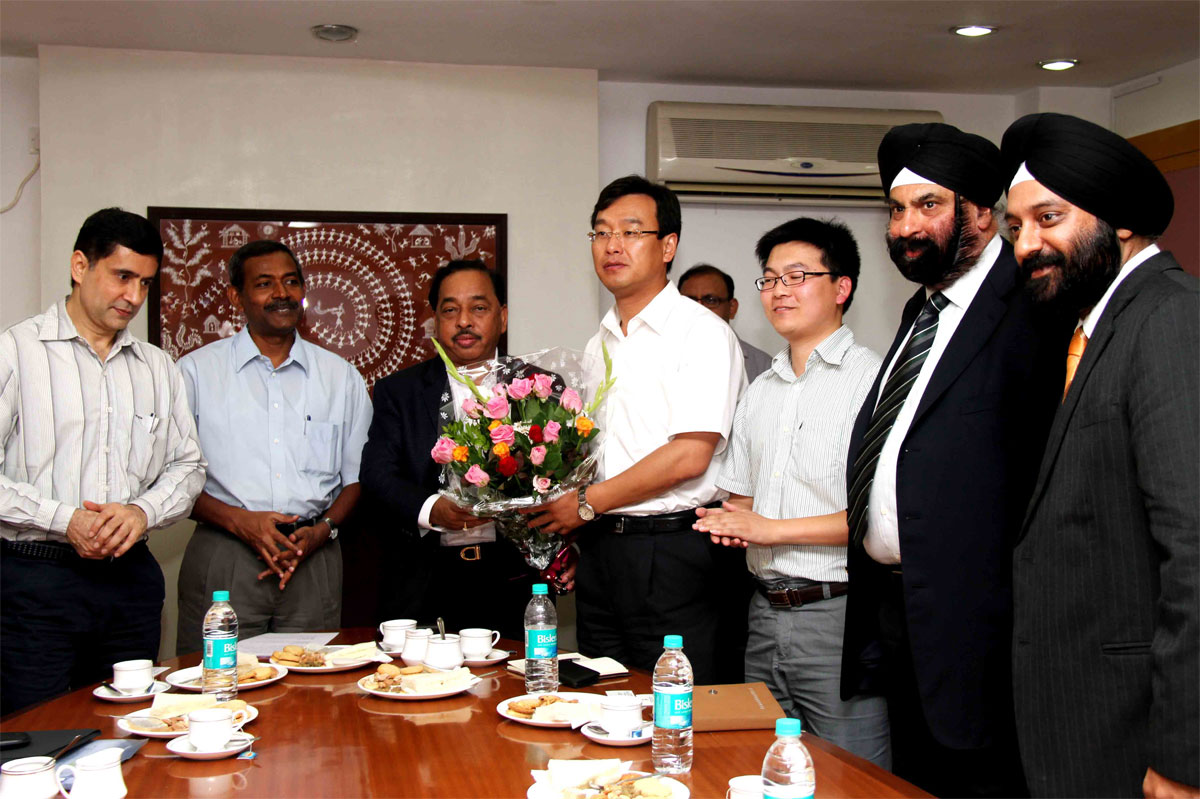 MAHARASHTRA GOVERNOR K.SHANKARNARAYANAN, CHIEF MINISTER PRITHVIRAJ CHAVAN,DY.CHIEF MINISTER AJITDADA PAWAR AT RAVINDRA NATYA MANDIR.