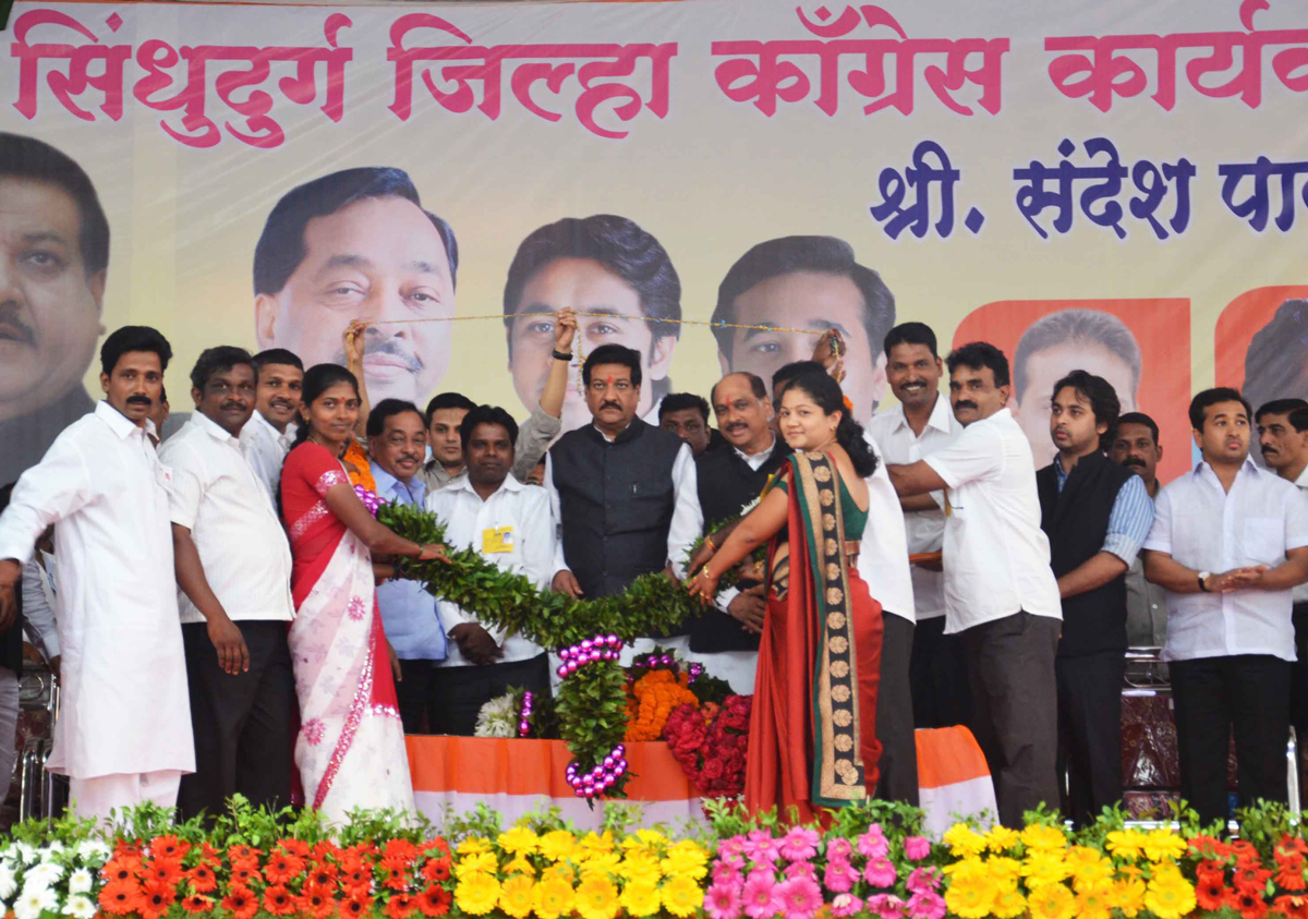 CHIEF MINISTER PRITHVIRAJ CHAVAN,MPCC PRESIDENT MANIKRAO THAKARE & SINDHUDURGH GUARDIAN MINISTER NARAYAN RANE IN CONGRESS PARTY MELAVA AT KANKAVLI.