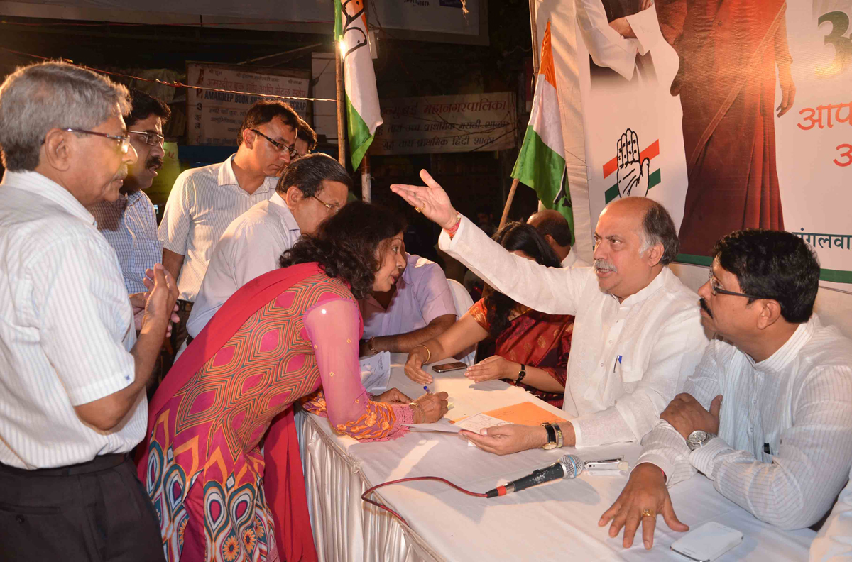 M.P.& EX UNIUON MINISTER GURUDAS KAMAT JANSAMPARK ABHIYAAN AT JUHU.