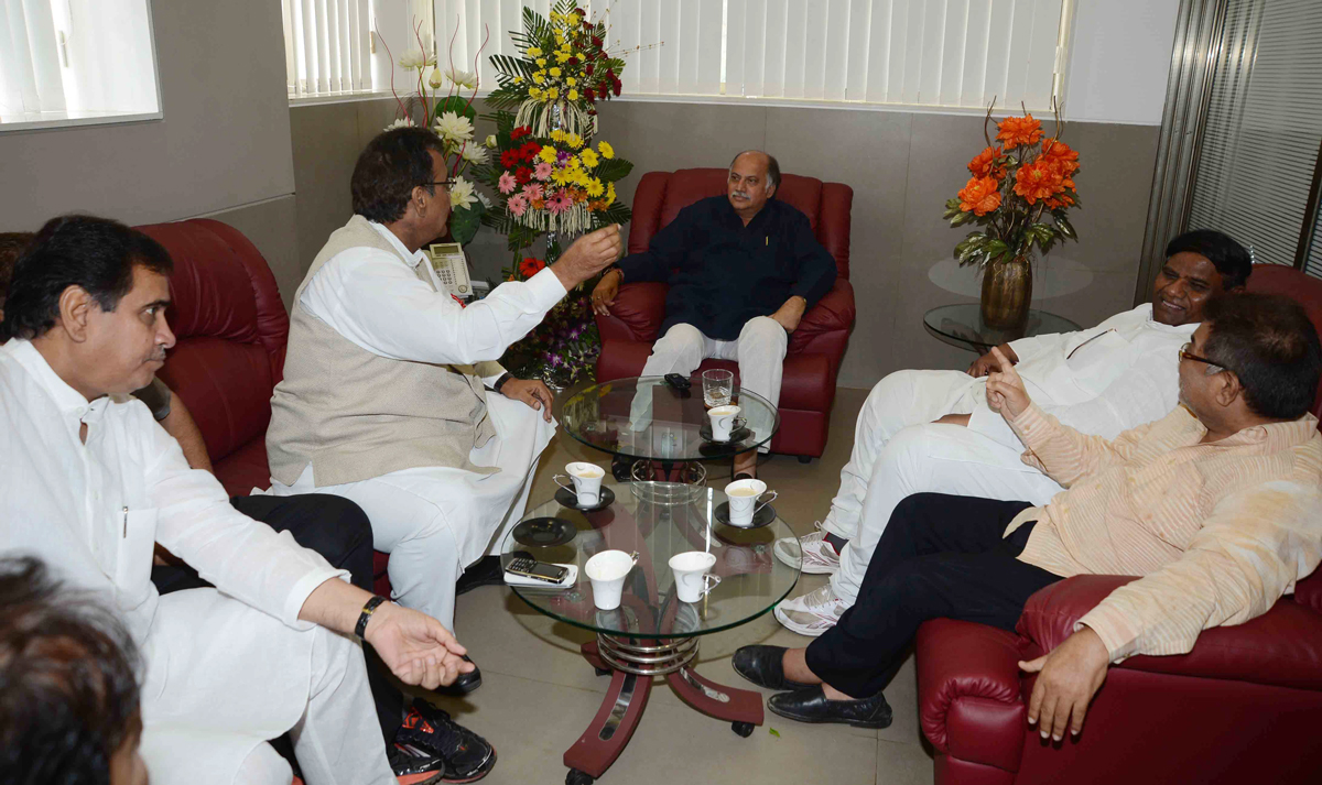 AICC GEN.SECRETARY & M.P.GURUDAS KAMAT & MRCC PRESIDENT PROF.JANARDAN CHANDURKAR AT D.N.NAGAR ANDHERI.