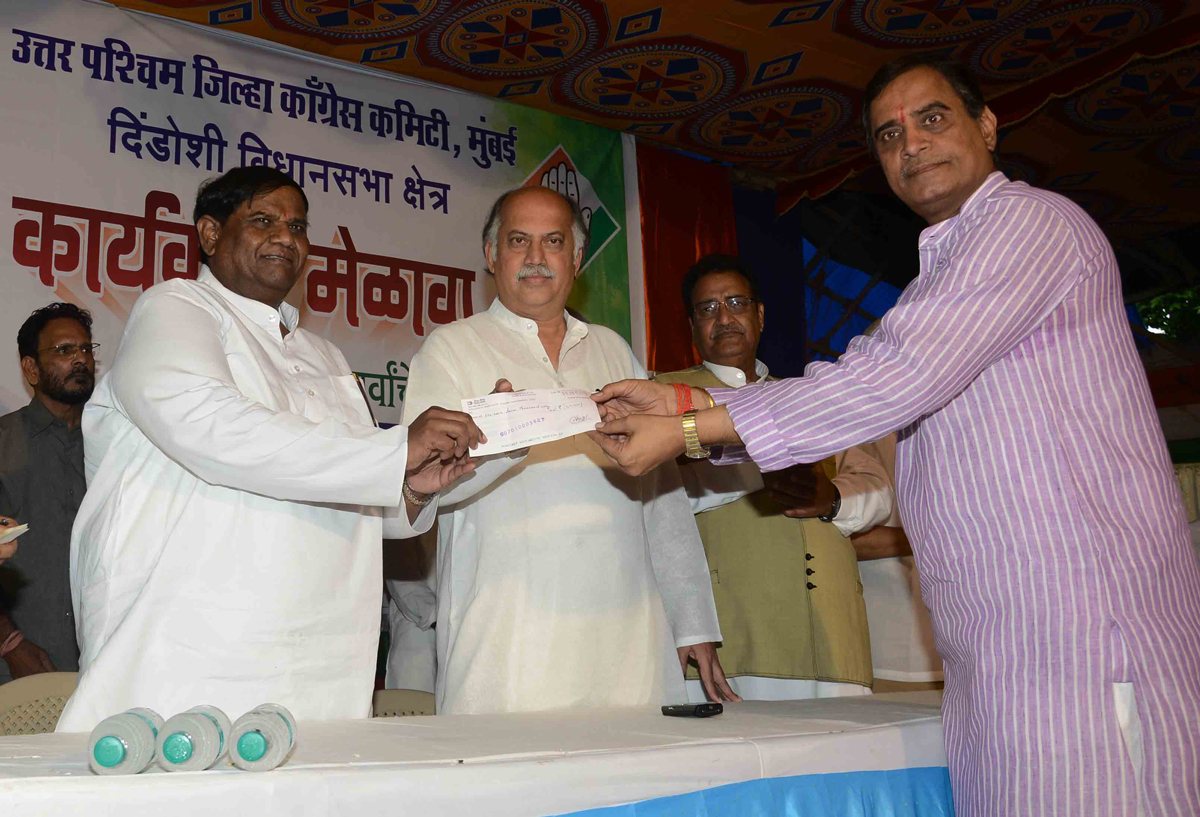 AICC GEN.SEC.& MP GURUDAS KAMAT & MRCC PRESIDENT JANARDAN CHANDURKAR IN CONGRESS PARTY KARYAKARTA SHIBIR AT DINDOSHI ASSEMBLY.