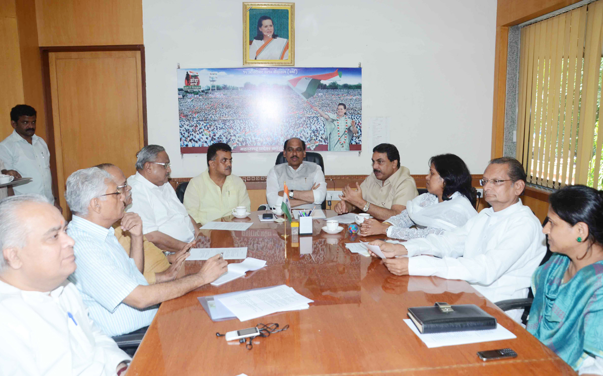 MPCC PRESIDENT MANIKRAO THAKRE IN EXECUTIVE MEETING WITH MP & MINISTERS IN MUMBAI AT DADAR TILAK BHAVAN.