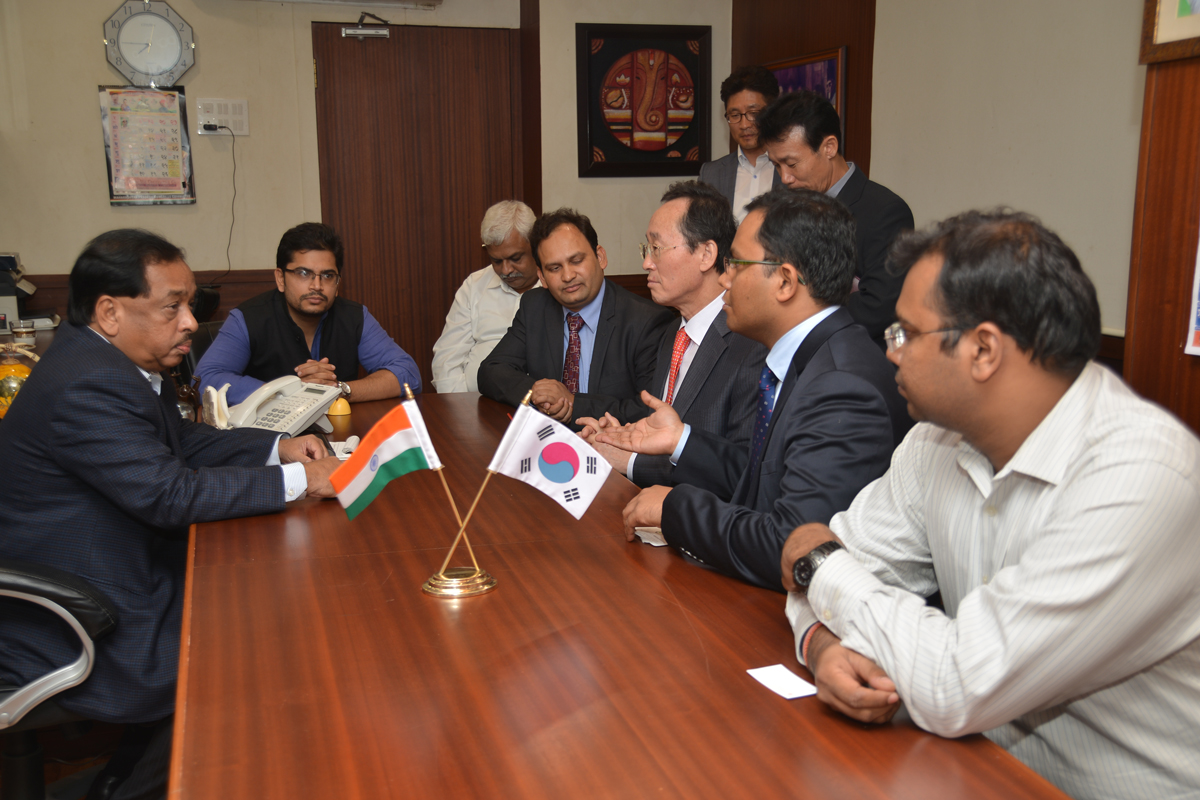 SOUTH KOREA DELEGATES MINISTER NARAYANRAO RANE AT NYANESHWARI.