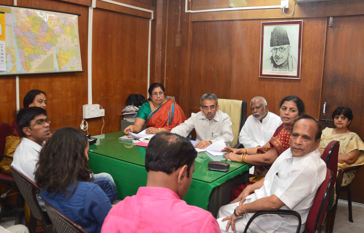 CHAIRMAN MAULANA AZAD MINORITY FINANCIAL CORPORATION DEVELOPMENT & MLA AMIN PATEL MEETING AT OLD CUSTAM HOUSE.