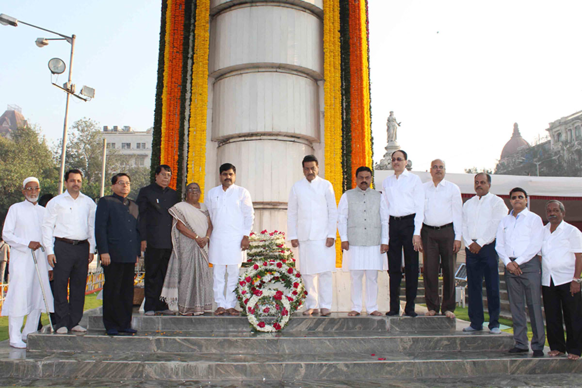 CHIEF MINISTER PRITHVIRAJ CHAVAN AT HUTATMA CHOWK.