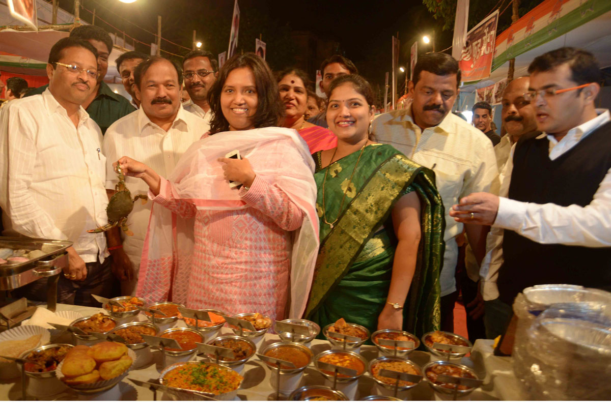Minister Varsha Gaikwad visited Malvani Festival at Dadar Naigaon.