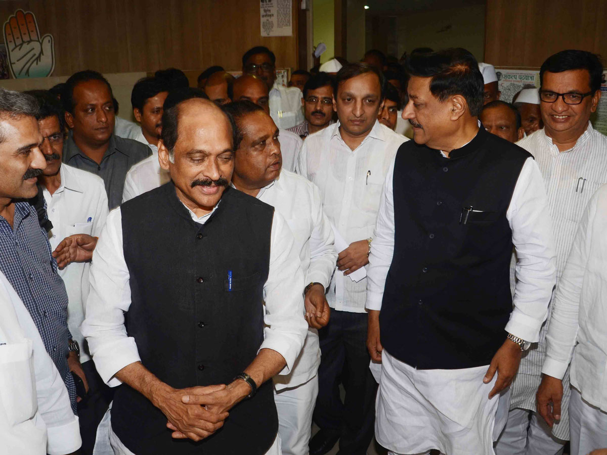 Shirdi Loksabha Shivsena MP Bhausaheb Wakchoure meets Chief Minister Prithviraj Chavan,MPCC President Manikrao Thakare at Gandhi Bhavan Mumbai.