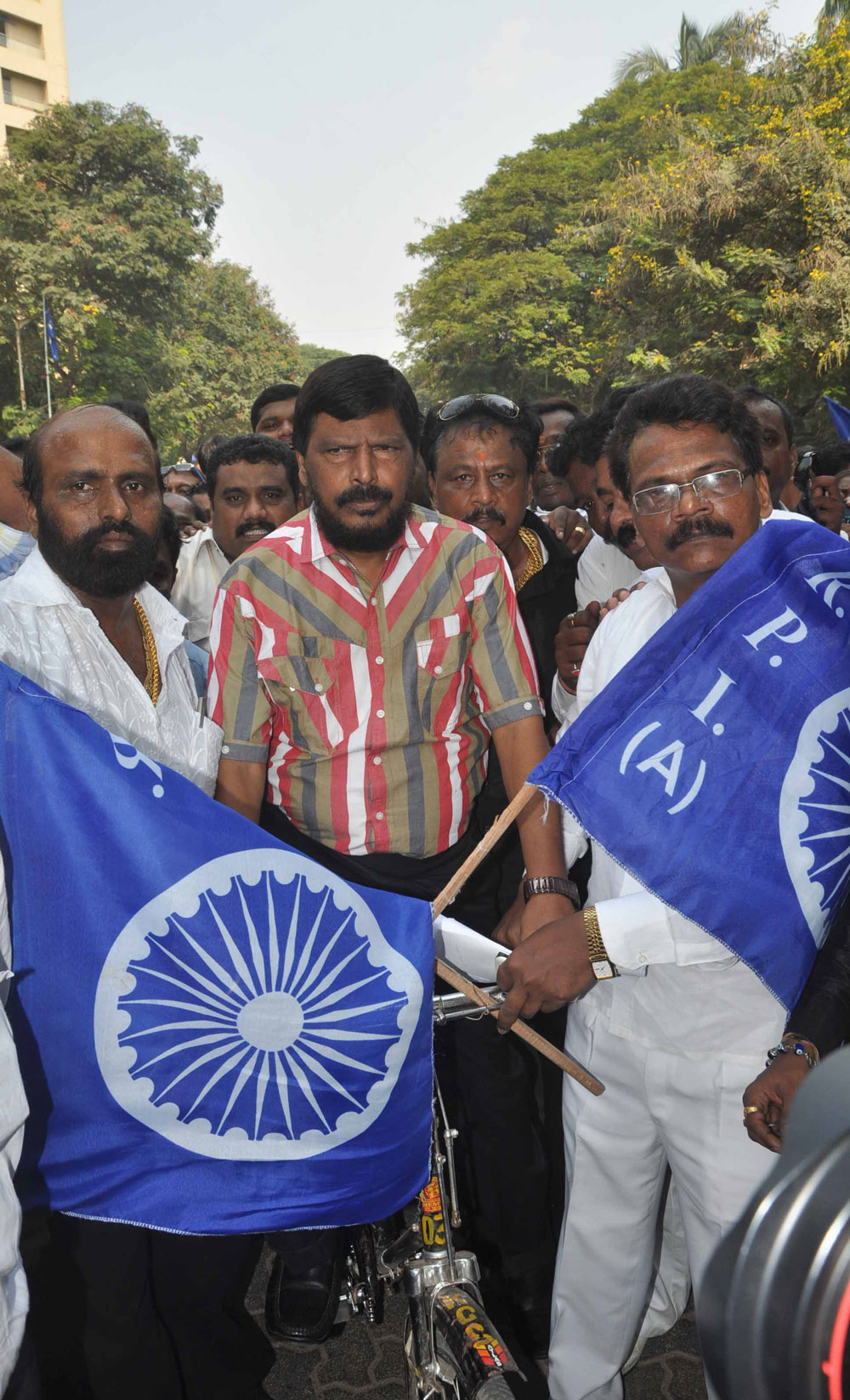 RPI PRESIDENT RAMDAS ATHAWALE IN RALLY AT BANDRA.