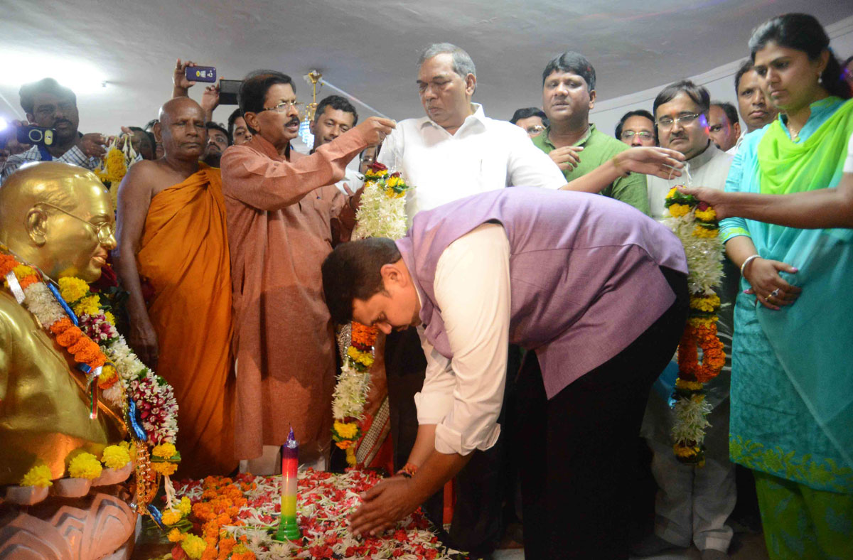 Chief Minister Devendra Phadnavis with Team at Dadar Chaityabhoomi.
