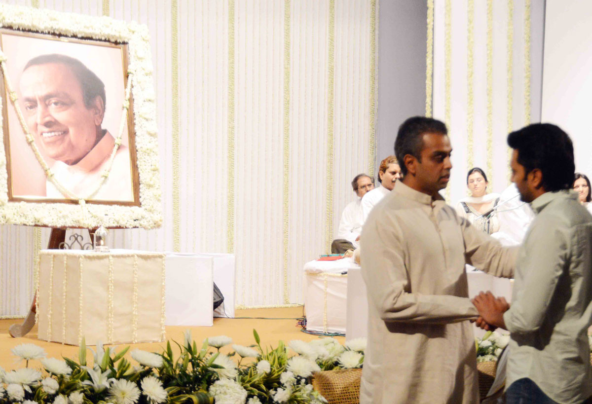 Condolence Meeting To Pay Homage To Senior Congress  Leader Late.Murli Deora at Bhartiy Vidya Bhavan Girgaon Chowpatty.