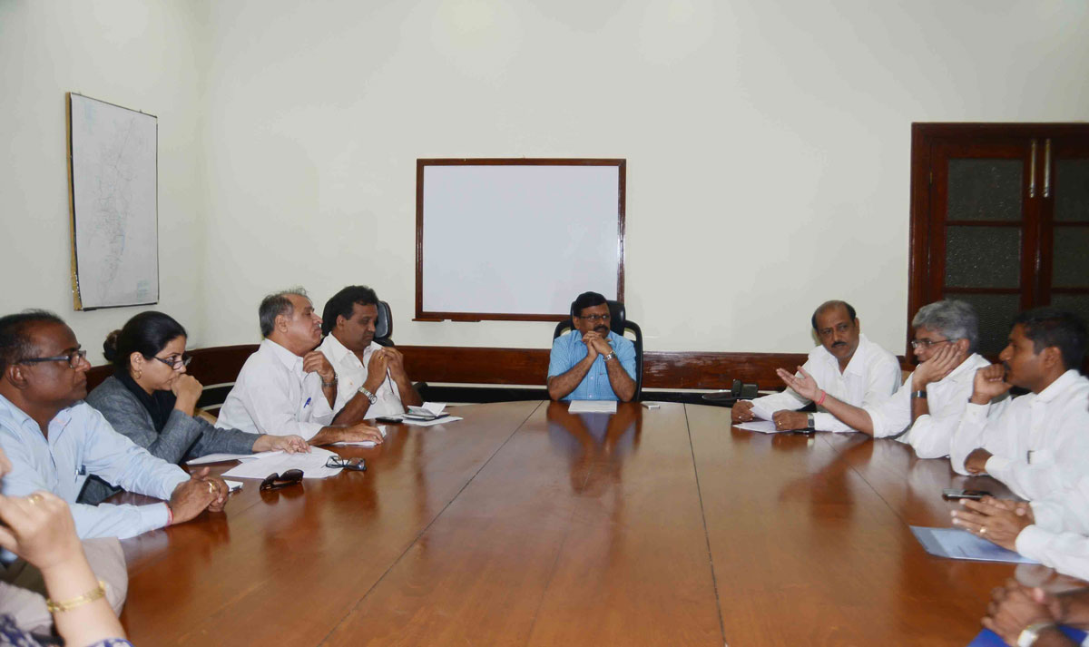 South Mumbai Congress Team Meets BEST G.M.Jagdish Patil at BEST Bhavan Colaba.