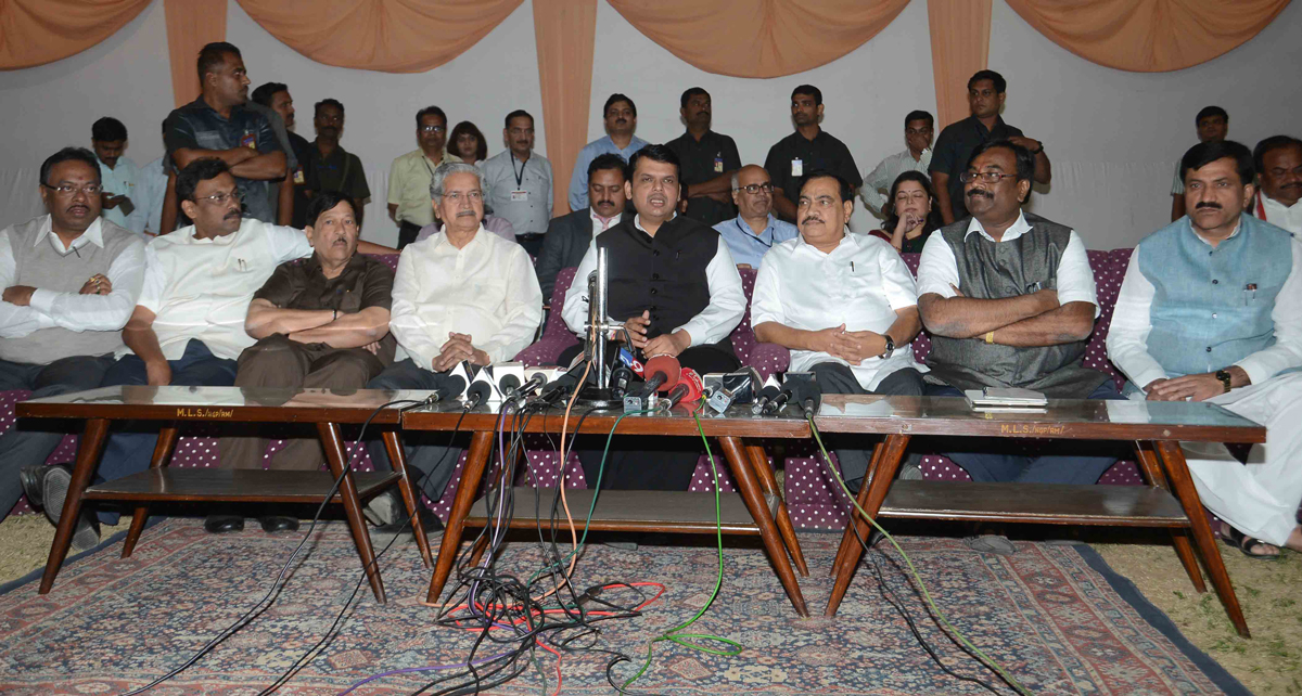 Chief Minister Devendra Fadvanis Tea Party & Press Conference Before Assembly Winter Session Ramgiri Bungalow Nagpur.