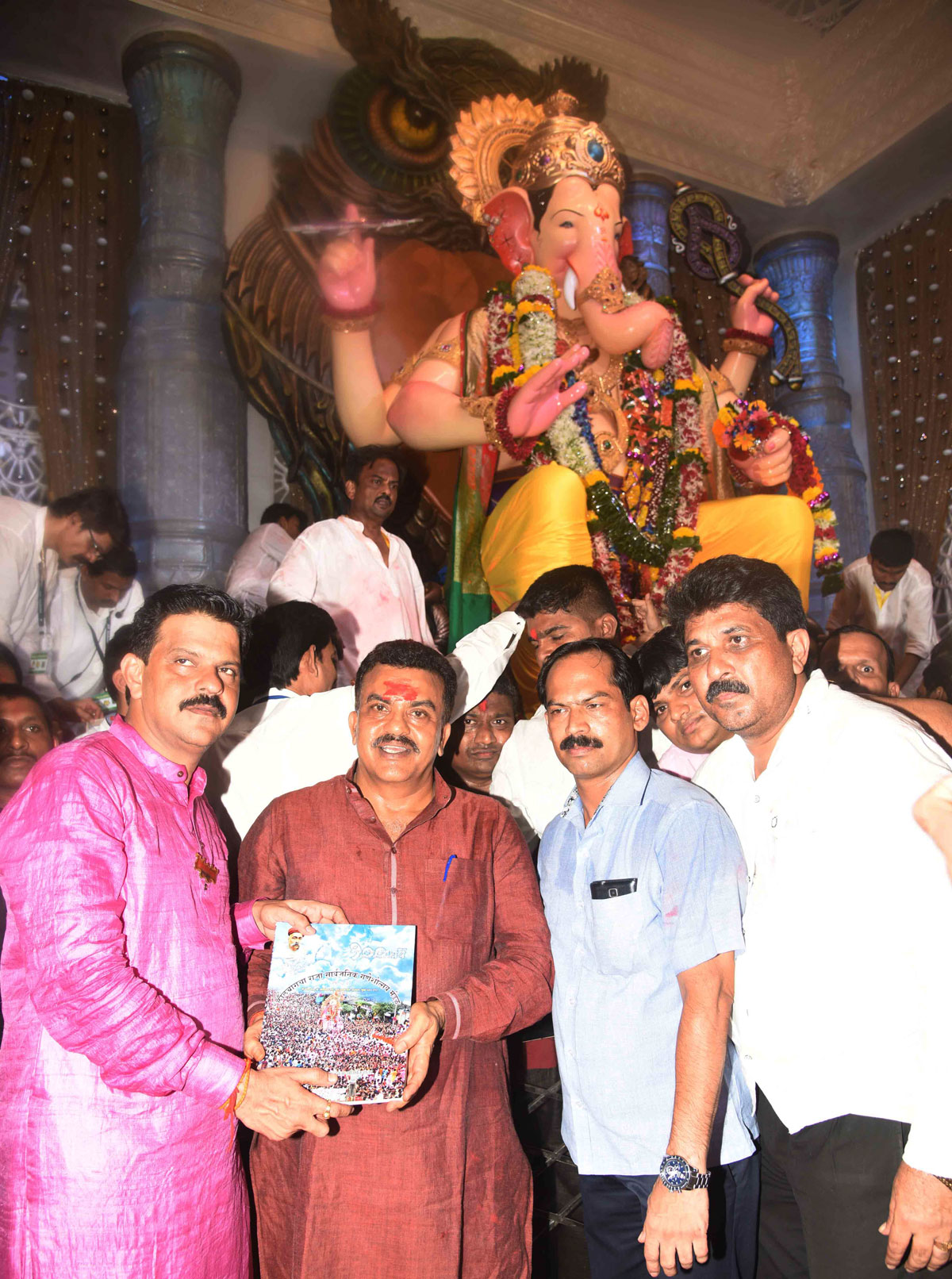 Mumbai Congress President Sanjay Nirupam for Lalbaugh Raja & Chintamani Darshan.