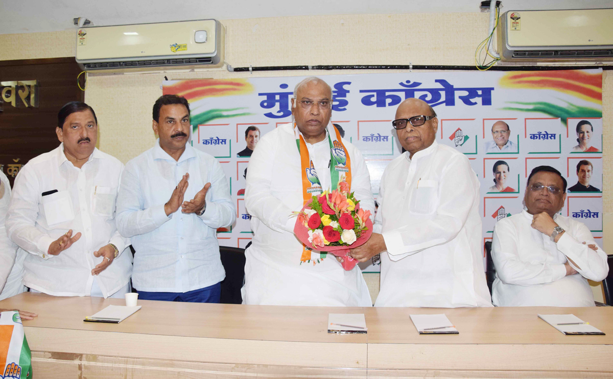 AICC General Secretary Maharashtra Congress Party observer Mallikarjun Kharge visited Mumbai Congress Office Rajiv Gandhi Bhavan.