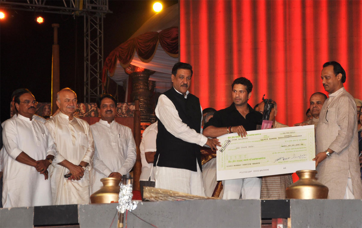 CONCLUDING CEREMONY OF MAHARASHTRA STATE GOLDEN JUBILEE YEAR CELEBRATIONS AT GIRGAUM CHOWPATY.