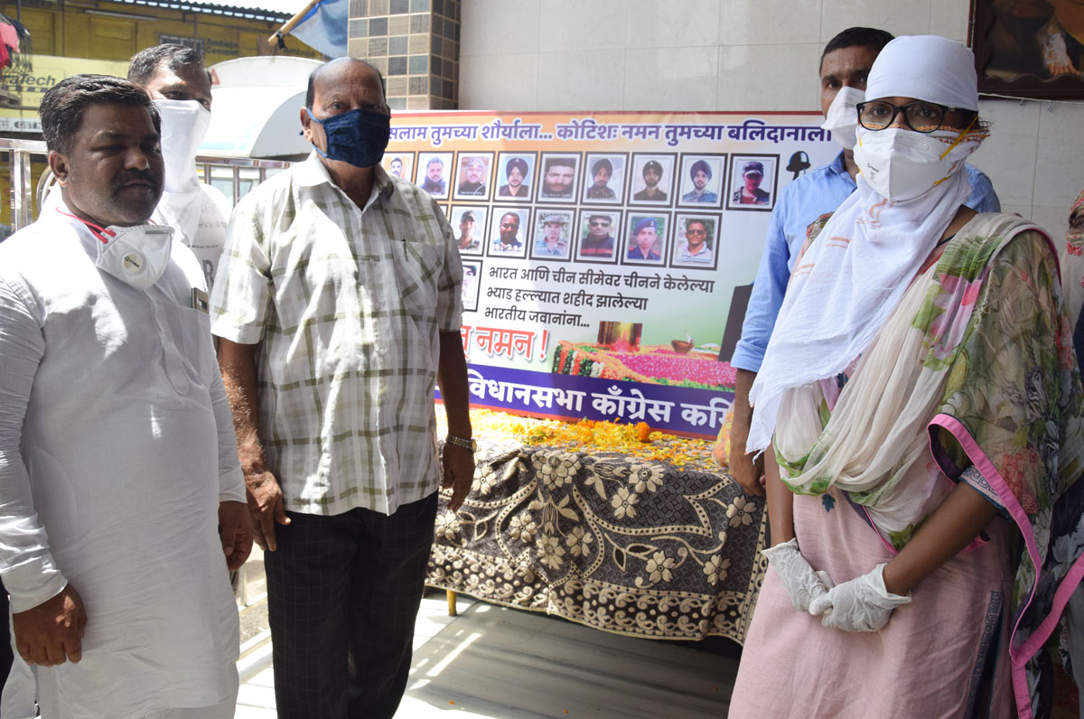 Shahido Ko Salaam Din by Congress Leader Varsha gaikwad at Dharavi.