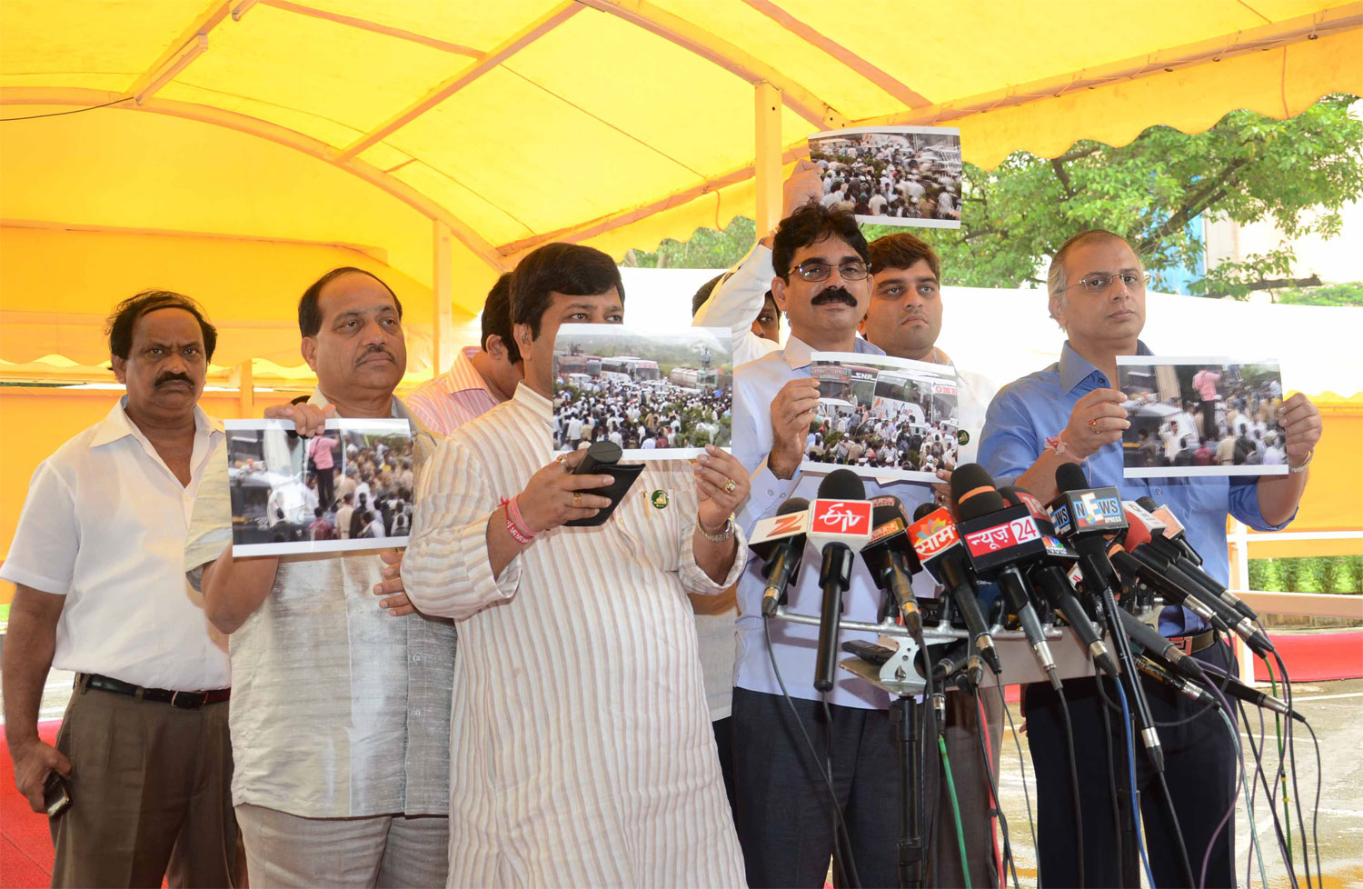 LAST DAY OF RAINY SEASON ASSEMBLY MNS  PRESS CONFRENCE AT VIDHAN BHAVAN.
