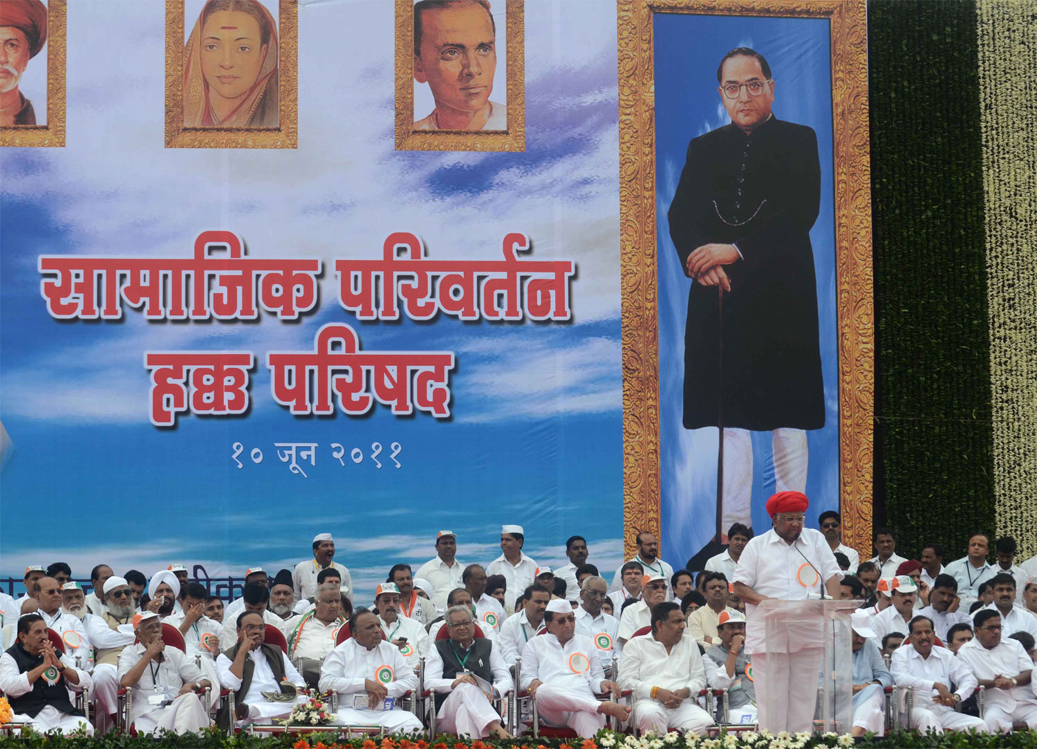 NCP CHIEF & CENTRAL MINISTER SHARAD PAWAR WITH HIS TEAM ON CELEBRATION OF 12th ANNUAL FOUNDATION DAY AT SOMMIYA GROUND SION.