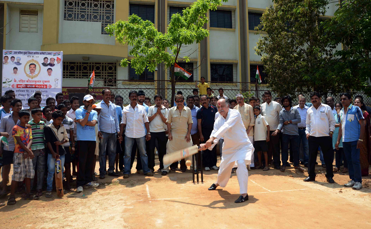 M.P.& EX UNIUON MINISTER GURUDAS KAMAT ON OCCASION OF CRICKET MATCHES AT JAWAHAR NAGAR GOREGAON WEST.